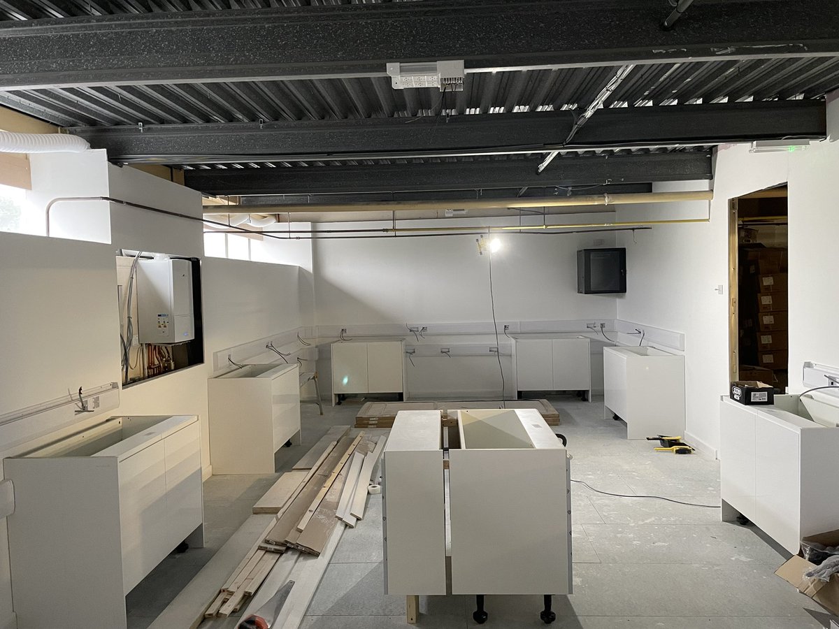 Arcadeoffice's tweet photo. Runcorn fit out - base units and dado trunking installed. Suspended ceiling and joinery works next! #runcorn #officedesign #officerefurb #Construction https://t.co/qwhboXONOT