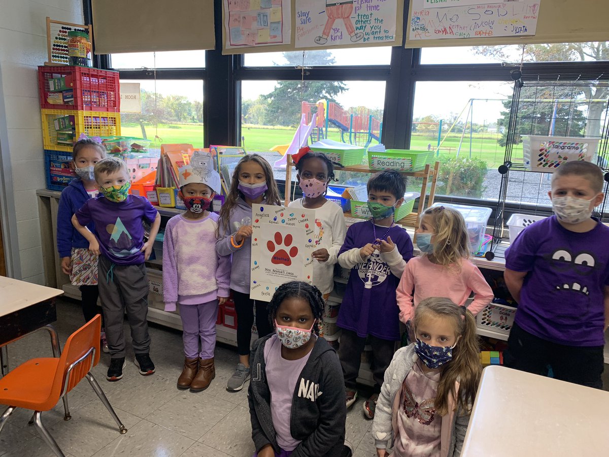 MissResnick's tweet photo. We wore purple and made our P.A.W.S. Pledge today to stay safe in school! @MurilloCounsels @HowellTwpGrieb https://t.co/Un0D4LjAjP