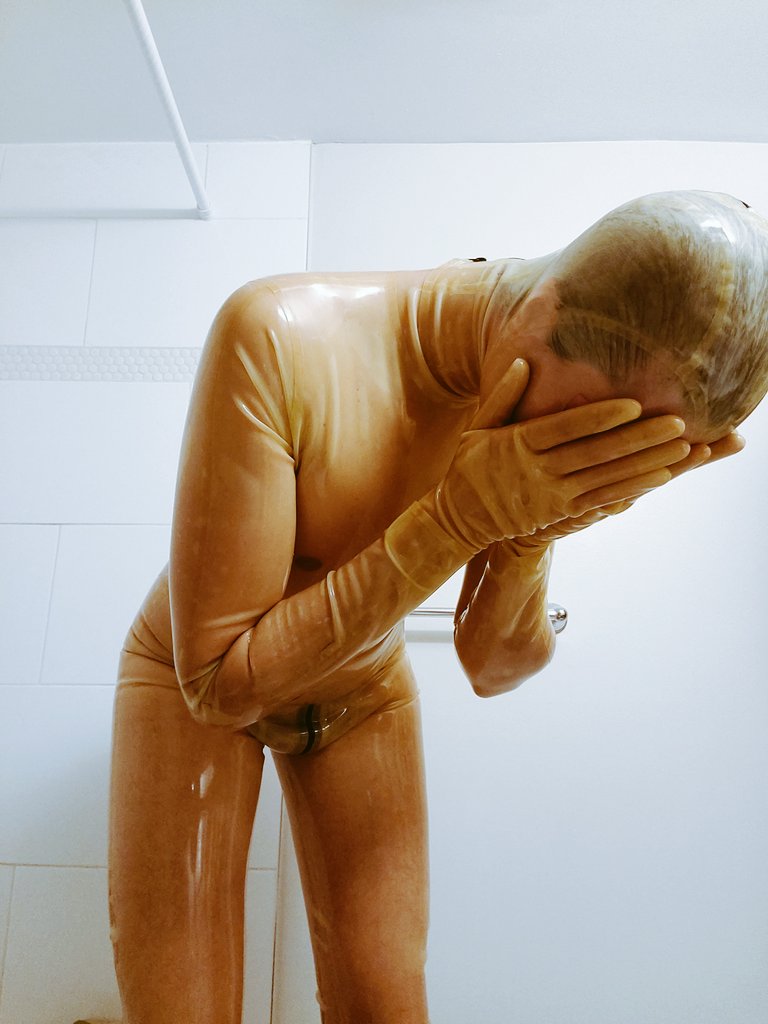 mouldedmischief's tweet photo. Who else loves transparent latex? Took me a while to warm up too it but now it's one of my favourites! Also this is my first successful hood that I've made, not perfect at all but slowly improving 💛 

#latexcatsuit #latexencased #latexhood #latexgloves #latexfashion #latexmodel https://t.co/ujU6b49zBv