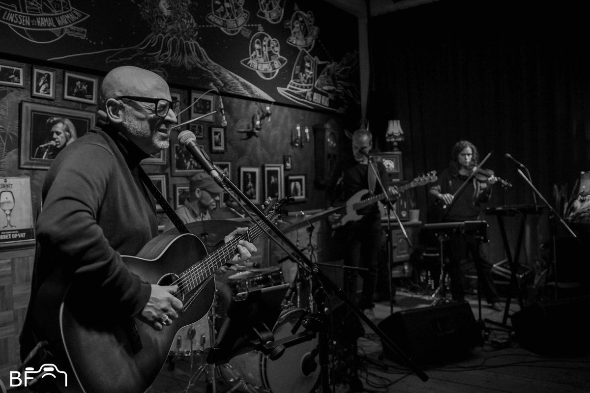 GMarzoMusic's tweet photo. Thank you @De_Living, for a wonderful welcome! Very nice to have spent our Sunday evening with you, your reputation as a warm musical living room is absolutely justifiable. Some nice shots from Robin Bastaens to frame it. #GianniMarzo #TheVessel https://t.co/nCvPbCxx9t