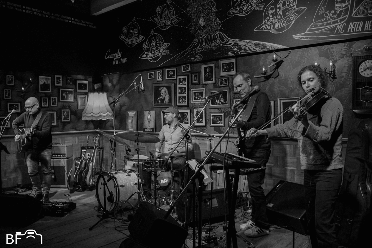 GMarzoMusic's tweet photo. Thank you @De_Living, for a wonderful welcome! Very nice to have spent our Sunday evening with you, your reputation as a warm musical living room is absolutely justifiable. Some nice shots from Robin Bastaens to frame it. #GianniMarzo #TheVessel https://t.co/nCvPbCxx9t