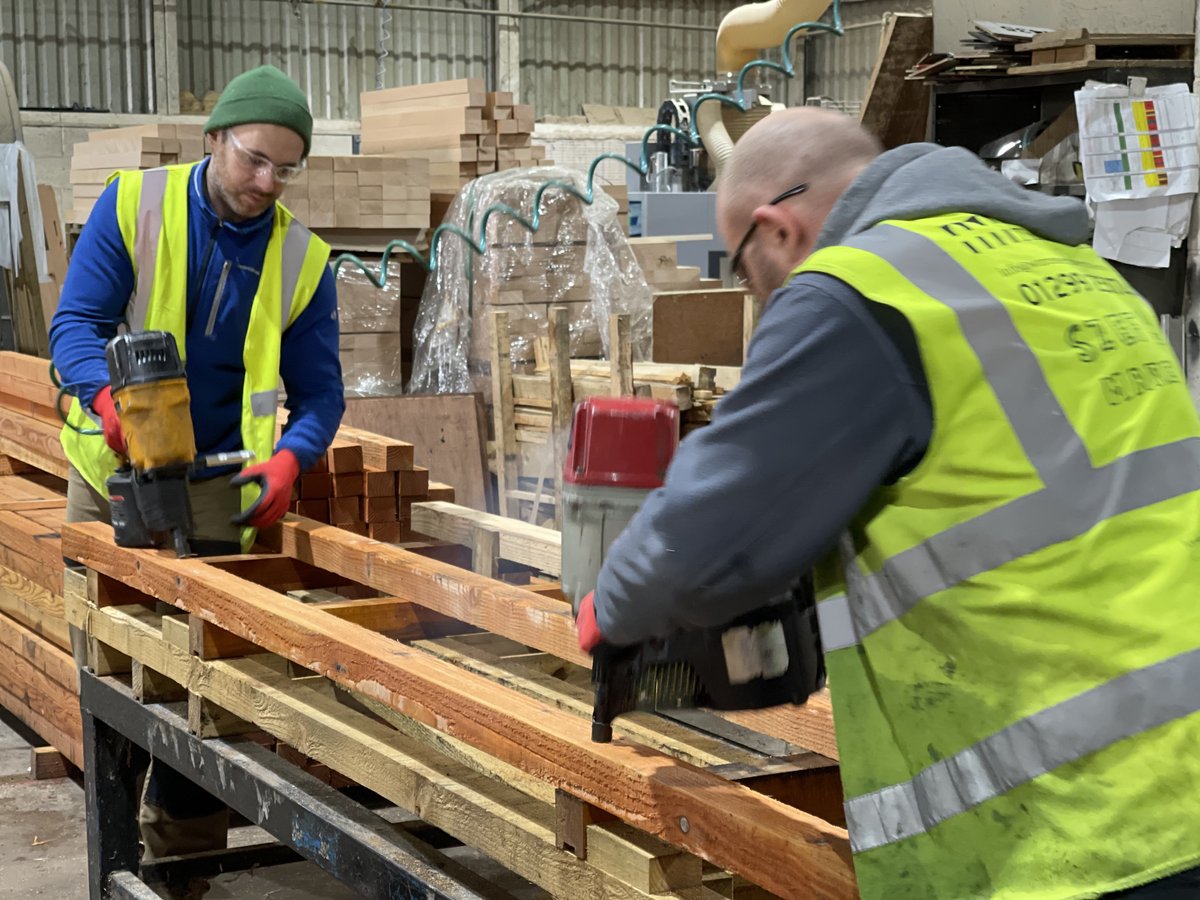 wtp_fences's tweet photo. Our skilled craftsmen will build, create & install for you, from fences, sheds, outdoor buildings, pergolas, landscaping and even pirate ships!! #timberteam #worcestershirehour https://t.co/XpzvxD9hza