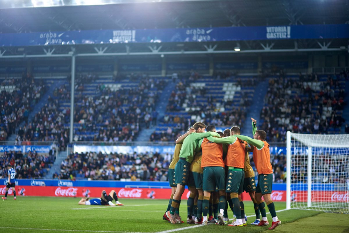 RealBetis's tweet photo. 🍍🍍🍍🍍🍍

6 victorias, un empate y solo una derrota en los últimos ocho partidos. Esta piña quiere más.

La ingeniereta sigue su camino.

#DíaDeBetis #AlavésRealBetis https://t.co/CoRy9oRLi5
