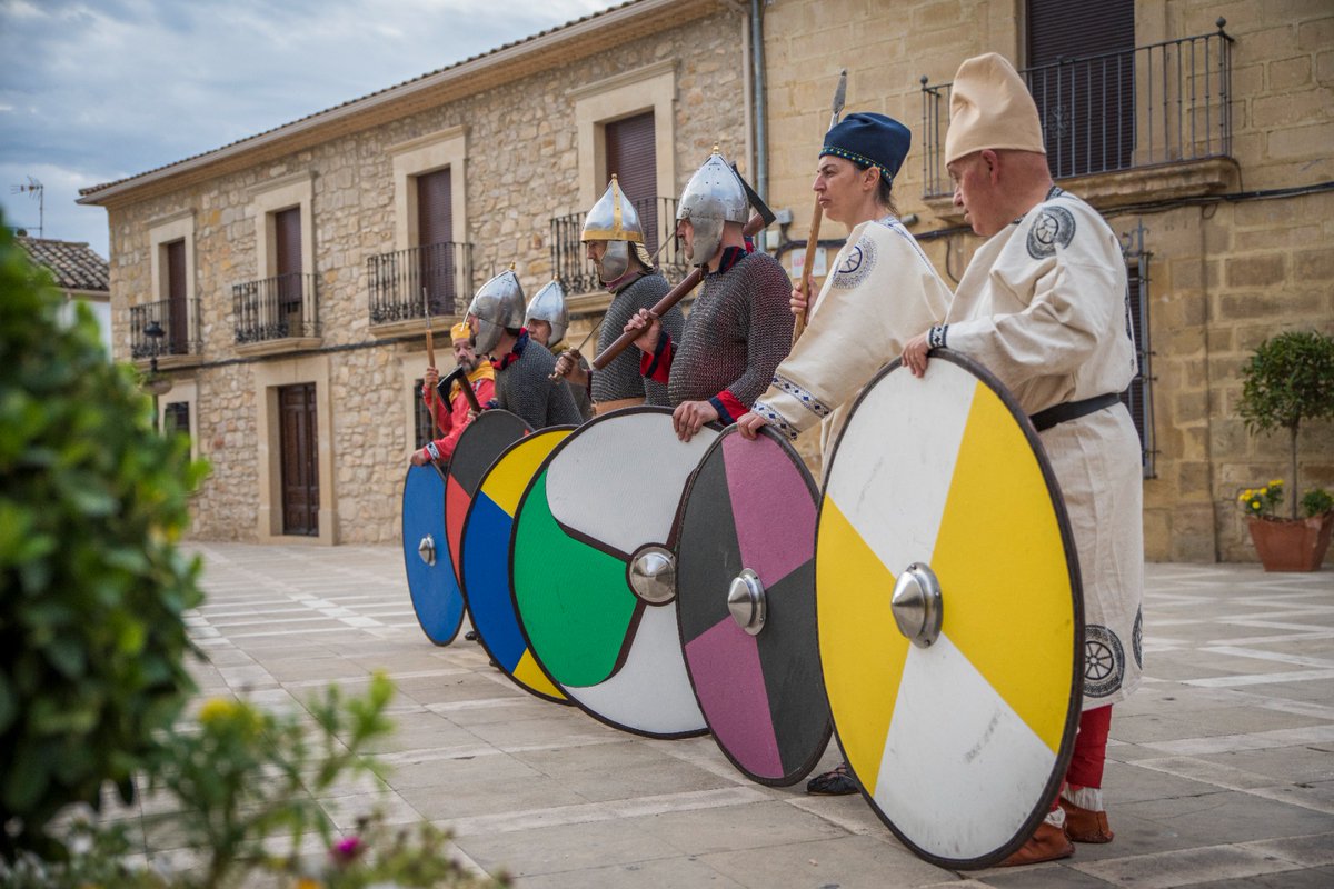 RVisigodos's tweet photo. 📸Imagen de la charla sobre el ejército visigodo.
👉🏻Foto de @josefapalomares
#rustierravisigodos #rus #recreacionhistorica #reenactmen #turismo #historia #visigodos #arqueologia https://t.co/z3dHLq5SFj