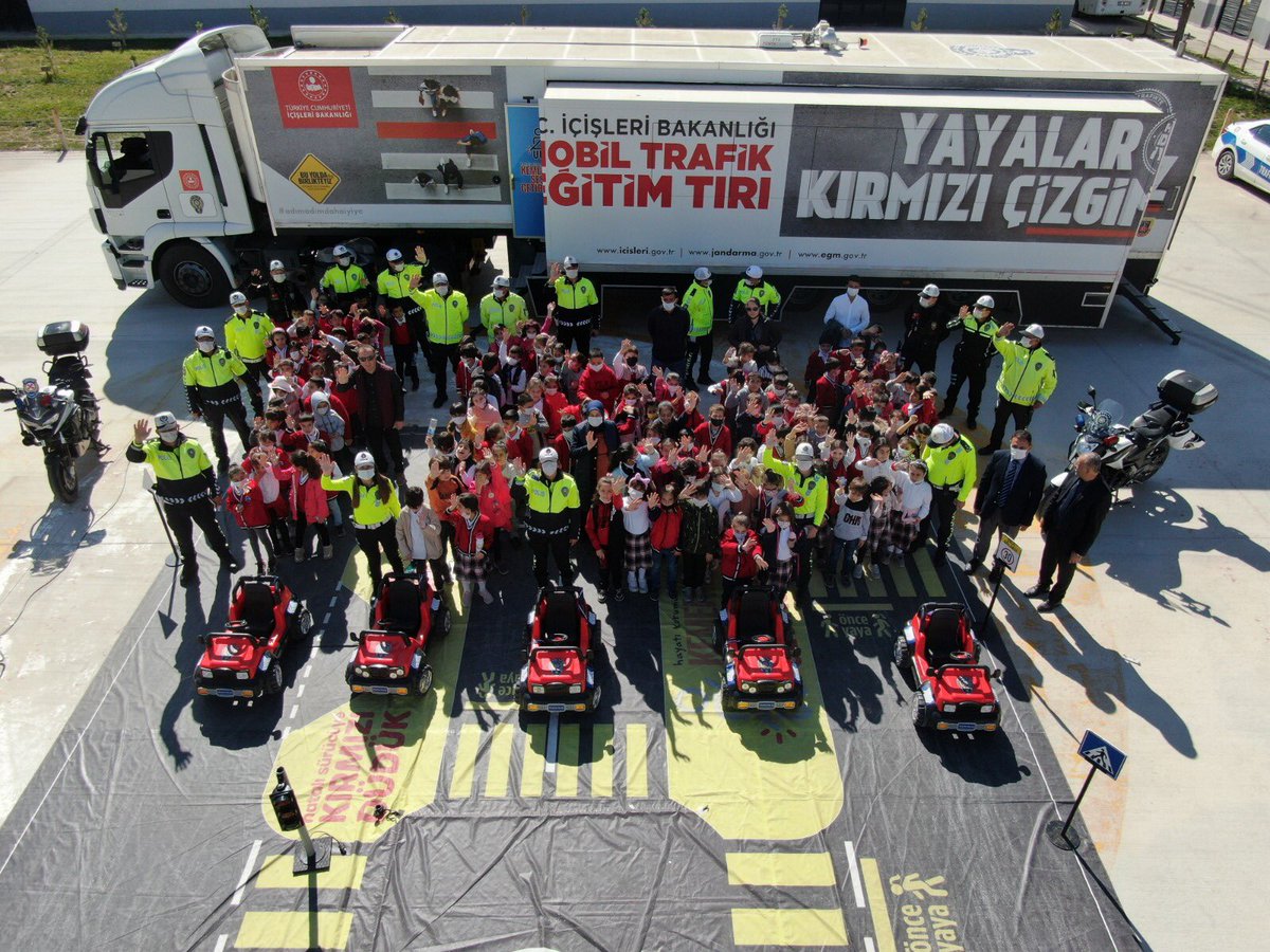 🚦🚛 Mobil Trafik Eğitim Tırı Van’da... Fatih Sultan Mehmet İlkokulu
Vankulu İlkokulu
Koç İlkokulu
Tev-İfakat Yavuz İlkokulunda çocuklarımız
 uygulamalı trafik eğitimi aldılar.  🚔👮🚦#TrafikteHerYılDahaİyiye