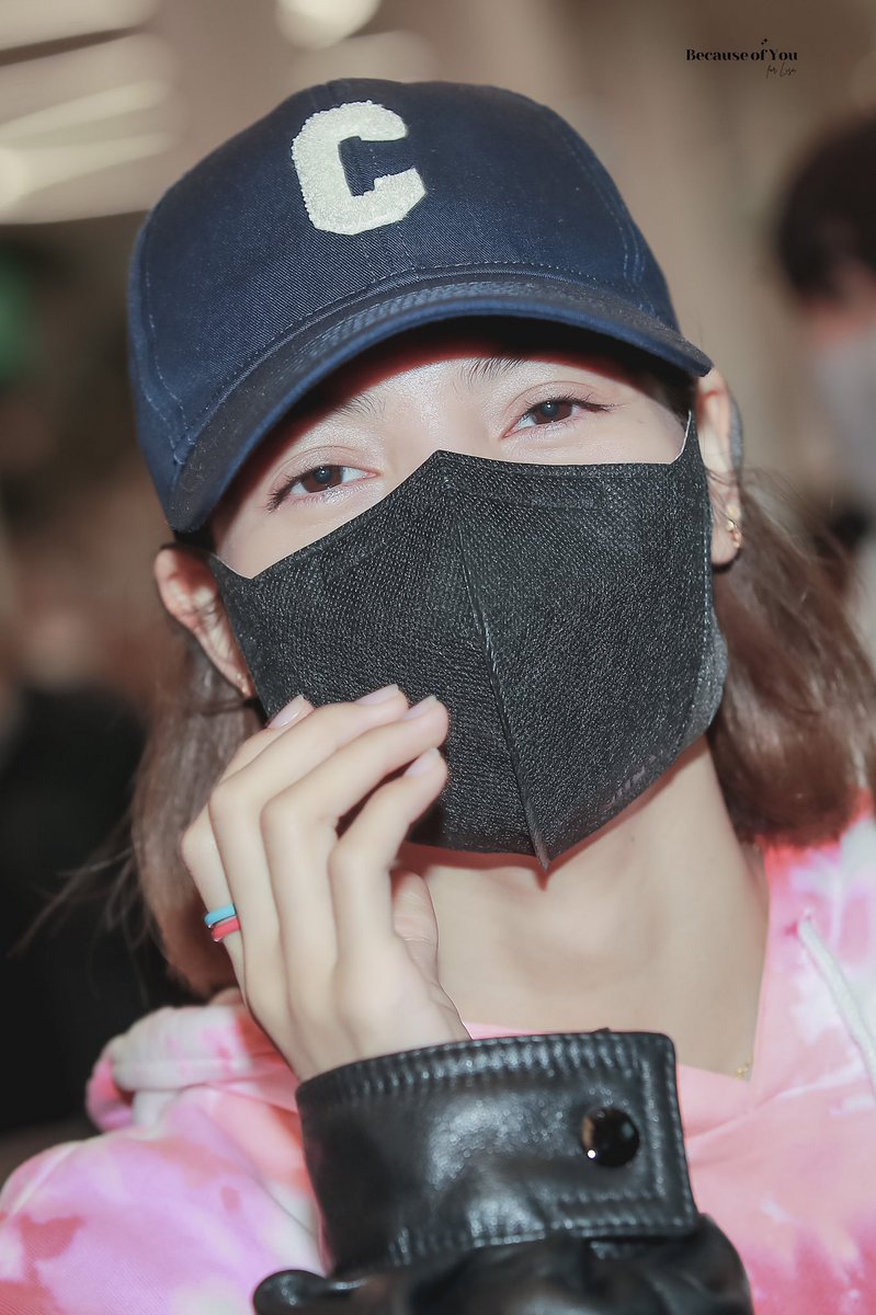 BcofU_77's tweet photo. 211018 🛬 ICN 

😊😘

#LISA  #리사  #Lisa 
#BLACKPINK
 #블랙핑크 https://t.co/7LzkMNUIuw