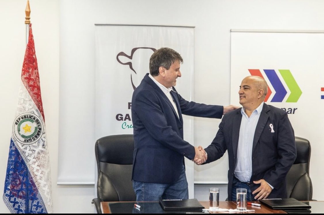 lacostasoy's tweet photo. Firma de convenio. @fondoganadero y @Petropargov firma acuerdo para preservar los recursos naturales. Participaron @lichi_denis y @FredisEstigarr2. https://t.co/E3yJ1SpTpu
