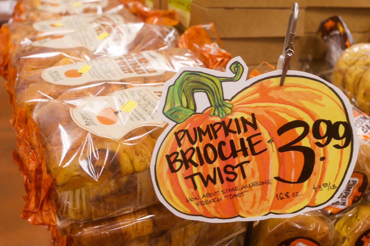 CampusTrainer's tweet photo. If you haven’t been to Trader Joe’s this month, what’re you doing? 😭🍁🎃😍

https://t.co/FXvxWGyJvo

photos via @collin_riviello https://t.co/81nJp0ZAE1