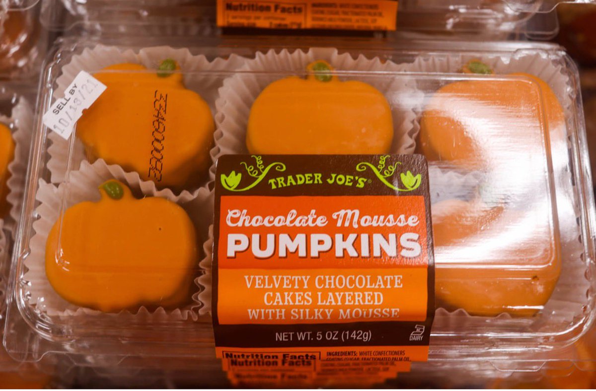 CampusTrainer's tweet photo. If you haven’t been to Trader Joe’s this month, what’re you doing? 😭🍁🎃😍

https://t.co/FXvxWGyJvo

photos via @collin_riviello https://t.co/81nJp0ZAE1
