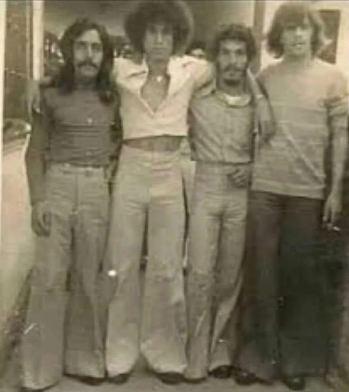 gr6oo3's tweet image. هذا الجيل غير راضي عن جيل اليوم