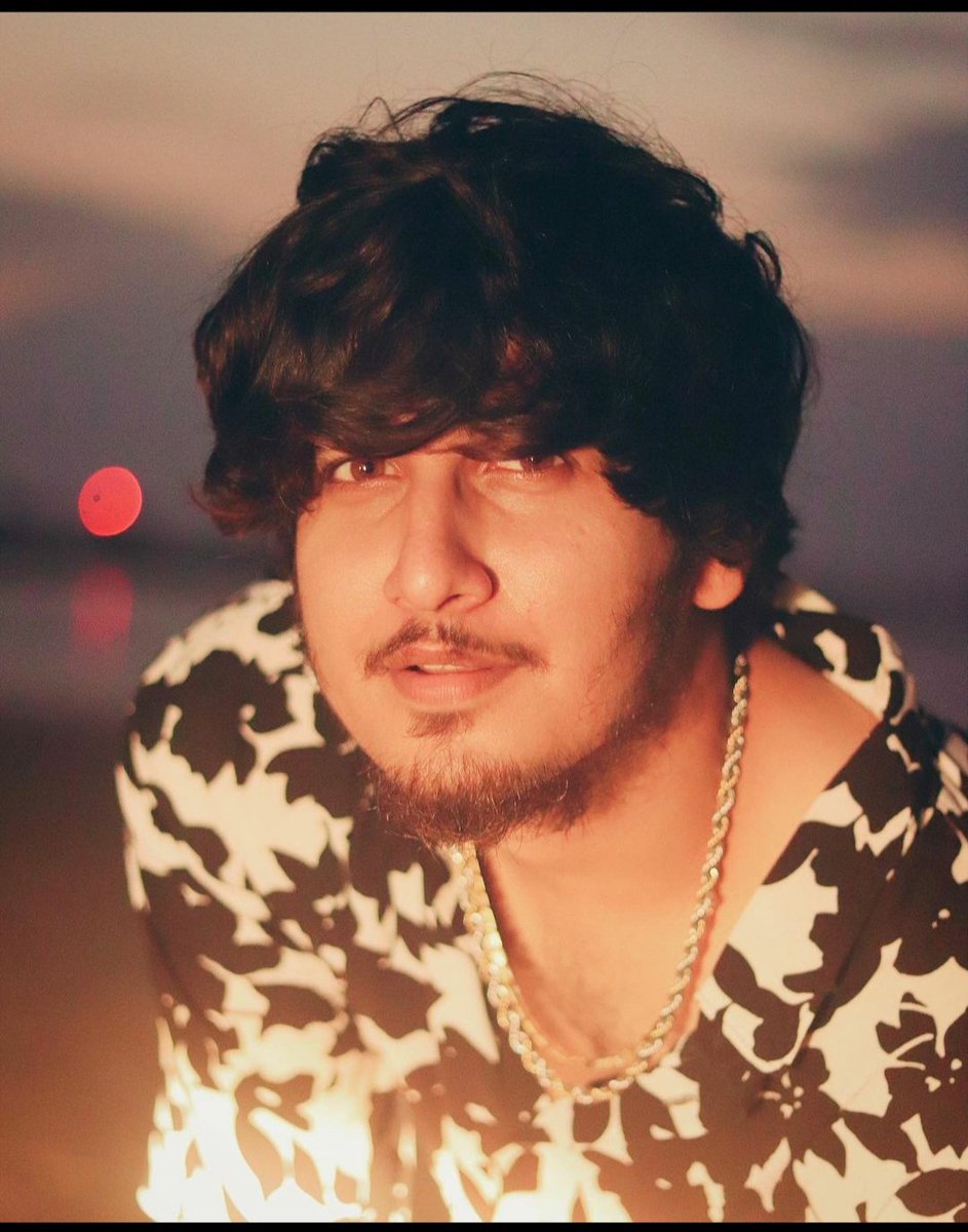 anveshaaman's tweet photo. Mr hottie♡
#bhavinonsocialcurrency https://t.co/4on4ppjtWg