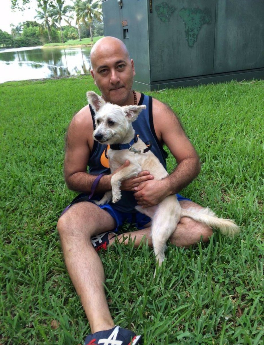 Yo89042186's tweet photo. Buen viaje Cacri.Tu cuerpito no aguanto mas.Fueron 14 años de epilepsia y de que algún hijo de puta te haya abandonado en las calles de Miami cuando eras un bb. Ya estas lamiendote las bolas en el cielo de los perritos.Fuiste un perrito maravilloso No te fuiste para mi. 😪 https://t.co/bPCvtGpe9d