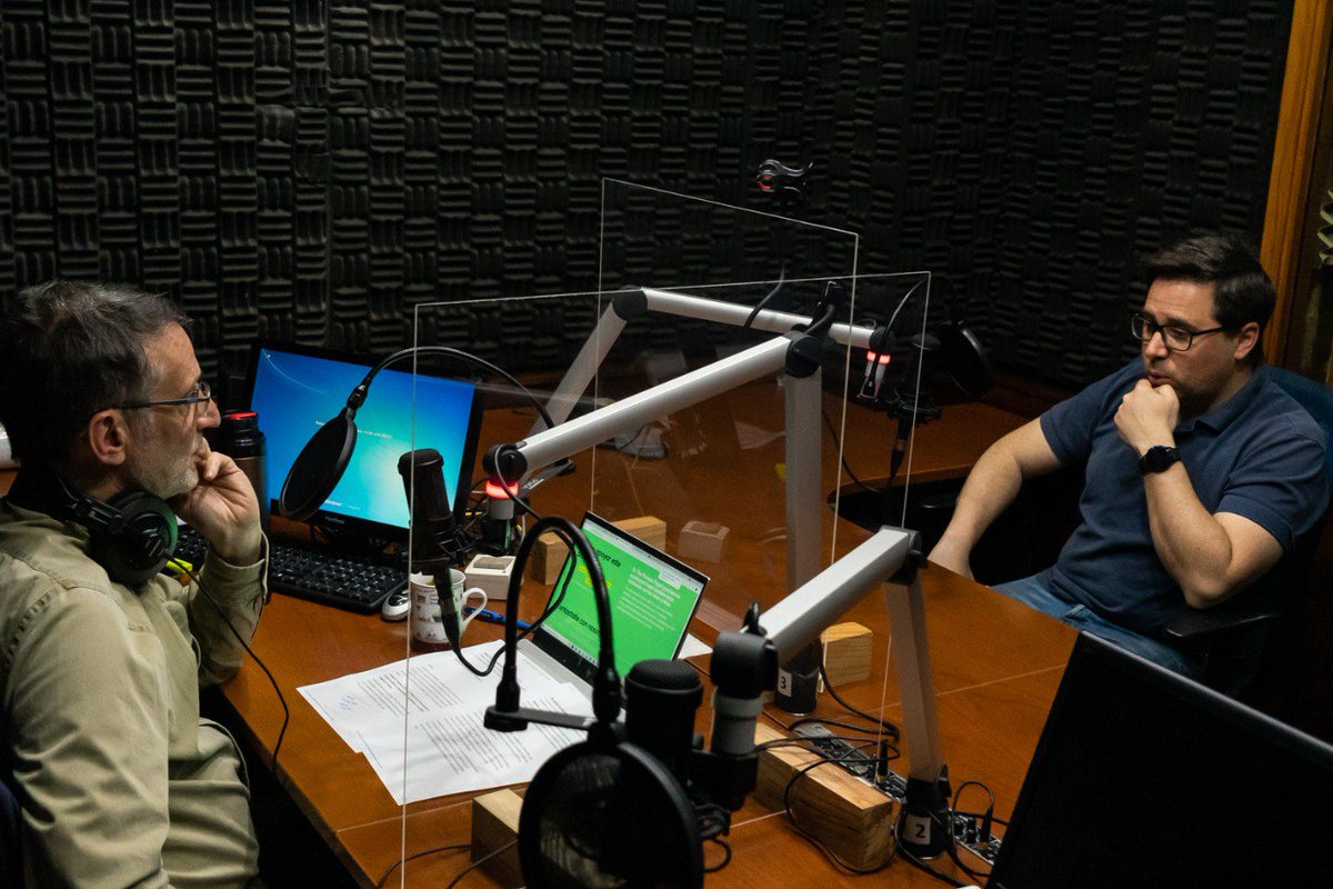 ceacu_uy's tweet photo. La entrevista de hoy en @lacanoa_radio fue a Pablo de los Campos de @UYCG
.
¡ Seguimos con las entrevistas dedicadas a la cultura junto a @BarnabeDiego !
.
¡No te las pierdas! https://t.co/cPMF75W6kI