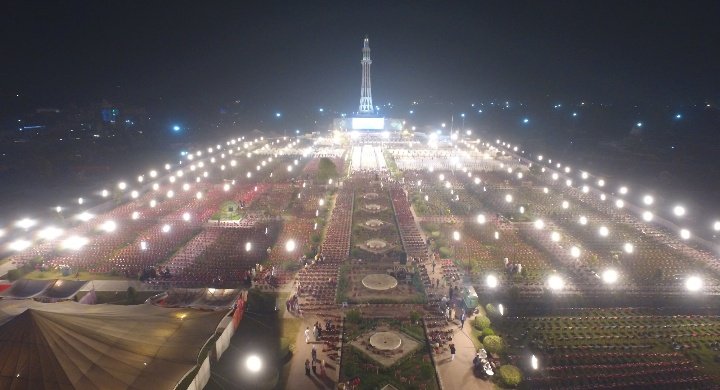 tmq_lhr's tweet photo. 38 ویں سالانہ 
#عالمی_میلاد_کانفرنس مینار پاکستان لاہور میں عشاقان مصطفی صلی اللہ علیہ والہ وسلم کا ٹھاٹھیں مارتا ہوا سمندر https://t.co/BvqyYtQdY4