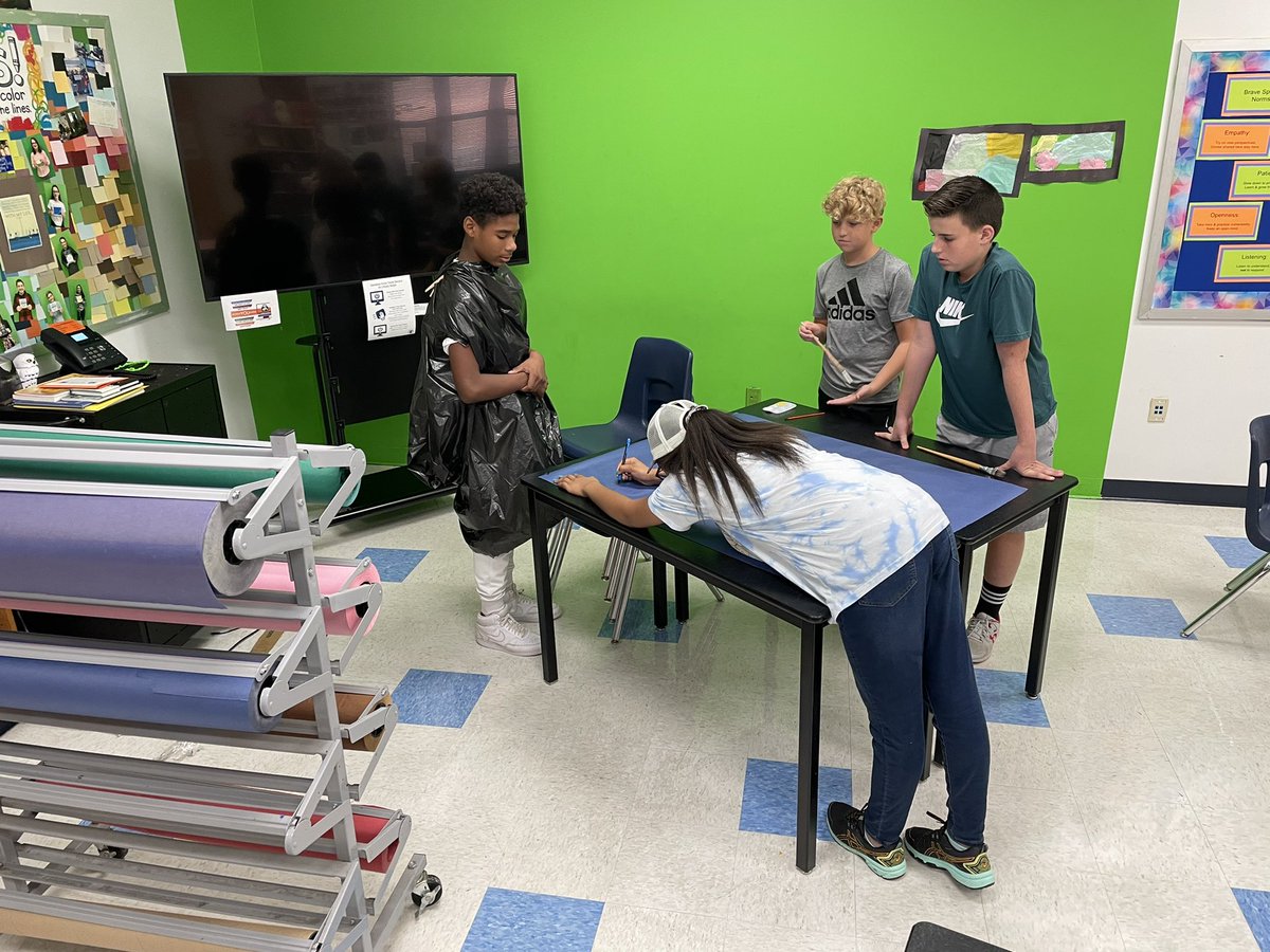 WMSHorizons's tweet photo. Bold & Gold student leaders are hard at work getting posters ready to recruit new members! #BestAtWMS https://t.co/LhH3ShPvI2