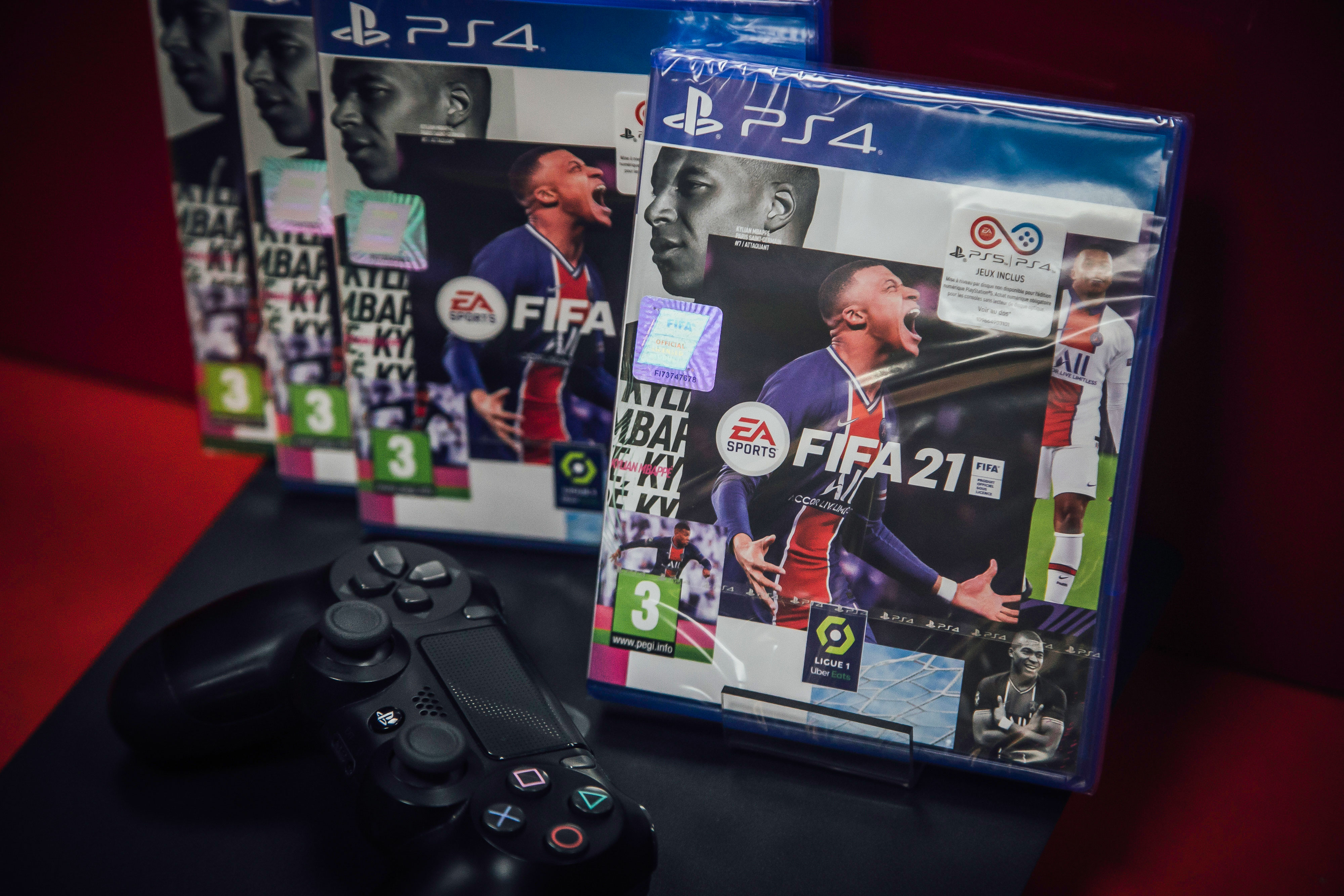  FIFA 22 - PlayStation 4 : Video Games