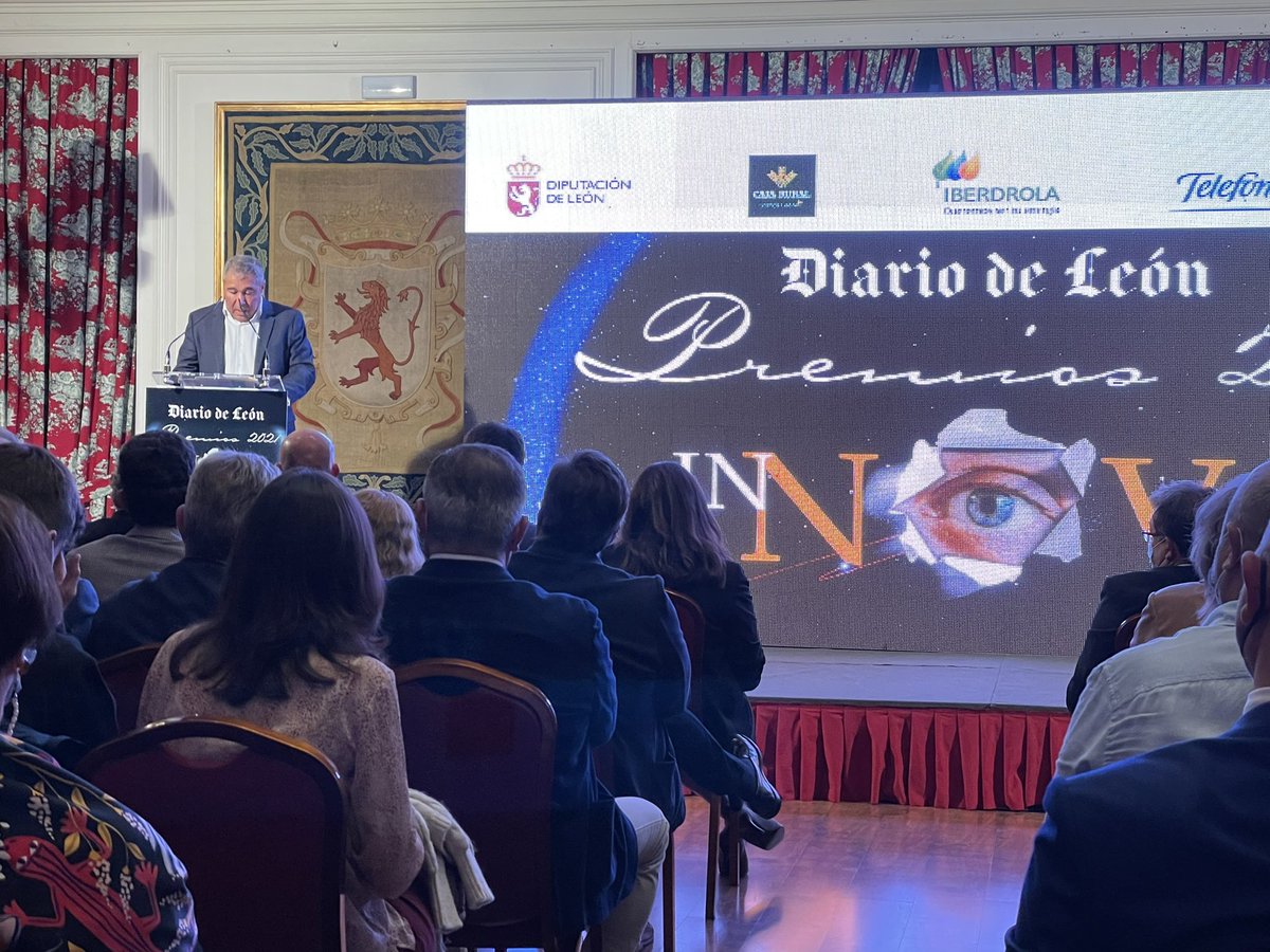 fundoscyl's tweet photo. FUNDOS asiste a la ceremonia de entrega de los #PremiosInnova otorgados por @diariodeleon.
Estos galardones reconocen el talento, la trayectoria o los proyectos de profesionales y organizaciones leoneses que hayan destacado por su carácter innovador y su aportación al progreso. https://t.co/mIiQM1rk77
