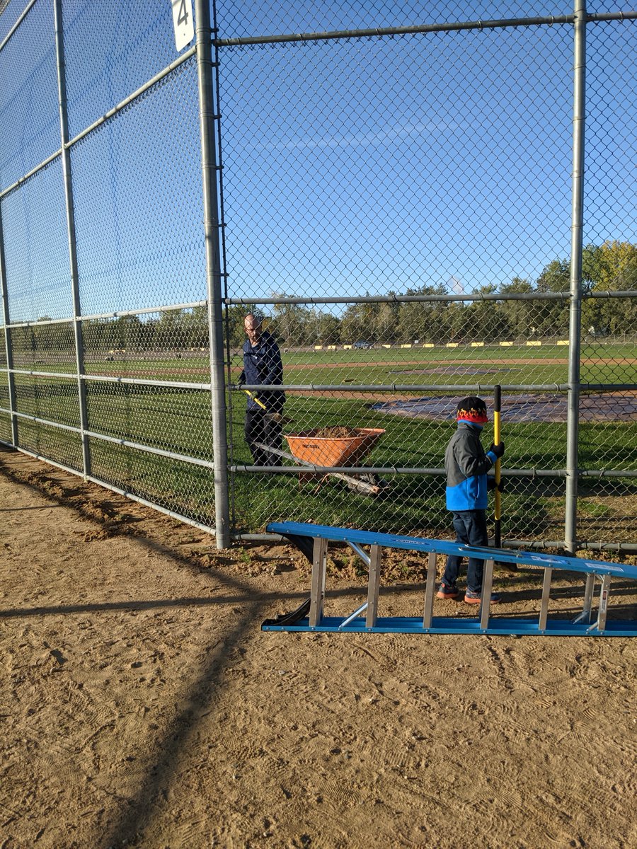 Fall clean-up was a success! Thank you to all the parents, players, and board members on getting the fields all set for next season!
#BeckerMN #CentralMNBaseBall #youthbaseball