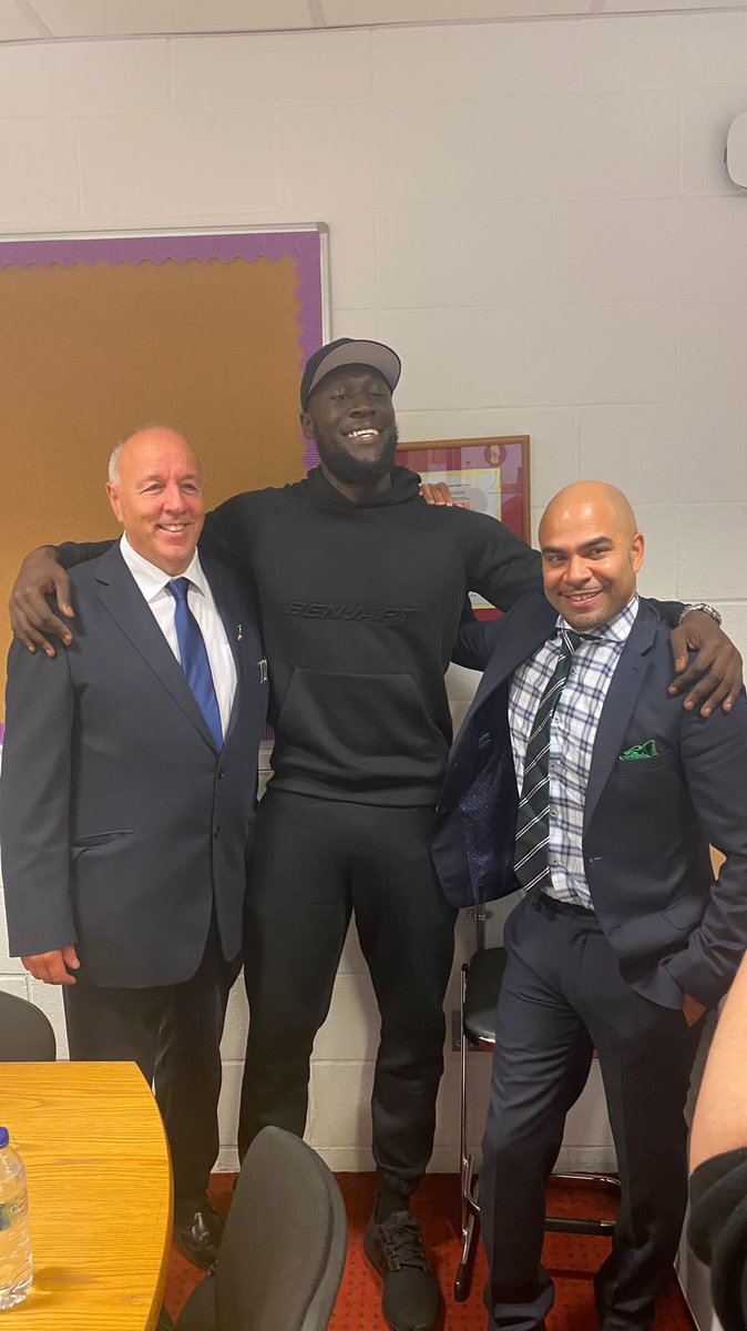 SacredHeartSE5's tweet photo. Stormzy at Sacred Heart today. A (hopefully inspirational) thread 👇🏽 https://t.co/NhFcedZt8K