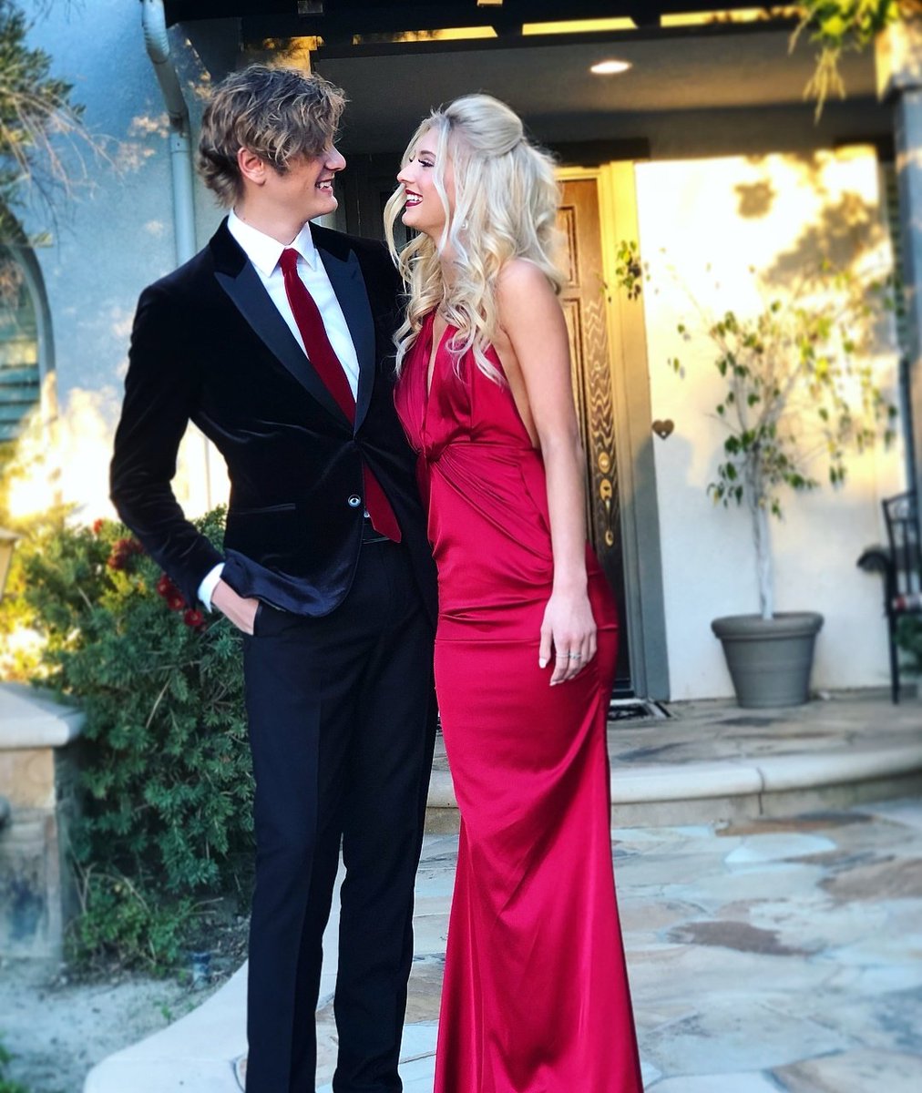 TheGangsfk's tweet photo. ¡Estamos hoy en la boda de Marizza y Pablo! Agus y Jordy nos trajeron.

¡Les deseamos muchas felicidades!
@gritodeIibertad @MoonOfReverie https://t.co/JNtBaqOMHM