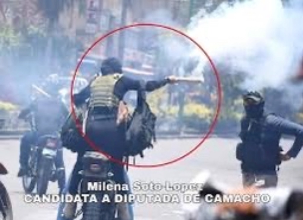 mrtommybecker's tweet photo. Esto es grande: en una carta al gobierno boliviano, el gobierno de EE.UU. ha reconocido el peligro de grupos paraestatales como los motoqueros y ha pedido explícitamente que sean desmantelados como han sugerido el GIEI y el presidente Arce. https://t.co/cPXx1NAsHM