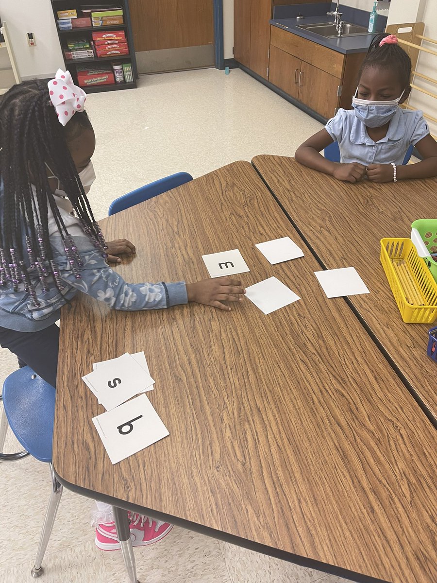 Keonaka1's tweet photo. Stations in motion during intervention time @RheLancaster #lettermatch #amwordfamilymemorymatch #lettermemorymatch https://t.co/3dlwzaBezv
