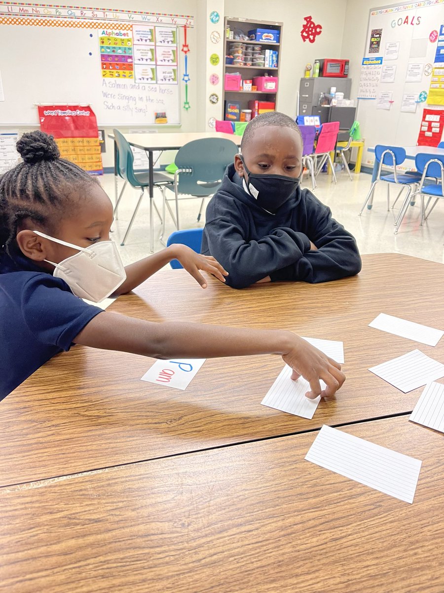 Keonaka1's tweet photo. Stations in motion during intervention time @RheLancaster #lettermatch #amwordfamilymemorymatch #lettermemorymatch https://t.co/3dlwzaBezv