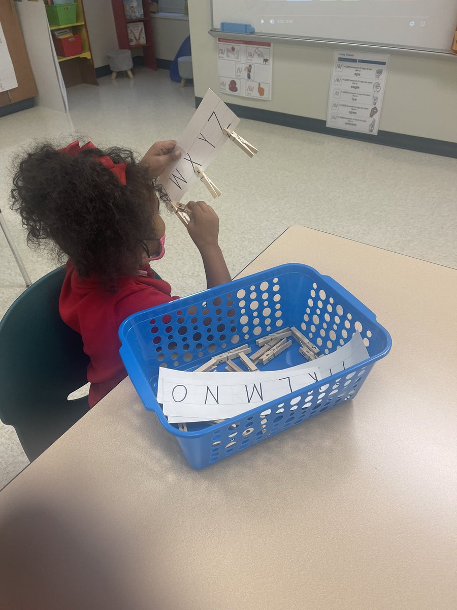 Keonaka1's tweet photo. Stations in motion during intervention time @RheLancaster #lettermatch #amwordfamilymemorymatch #lettermemorymatch https://t.co/3dlwzaBezv