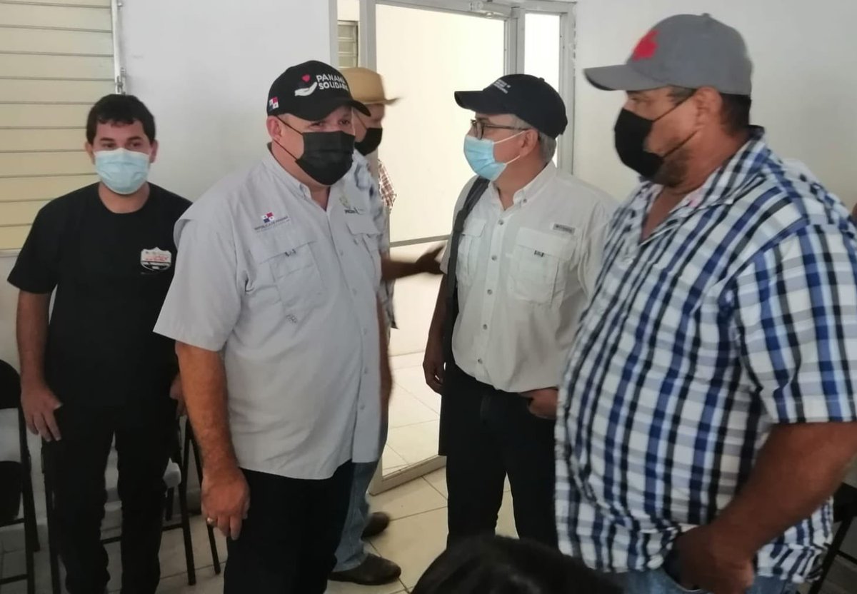 IPACOOP's tweet photo. #LosSantos | El Director Ejecutivo del #IPACOOP, Edwin Navarro, acompañó al Viceministro del MIDA, Carlos Rognoni, y al Director del IMA, Carlos Motta, en la reunión con representantes de los productores de maíz.🌽 https://t.co/T8eGHuVgyC