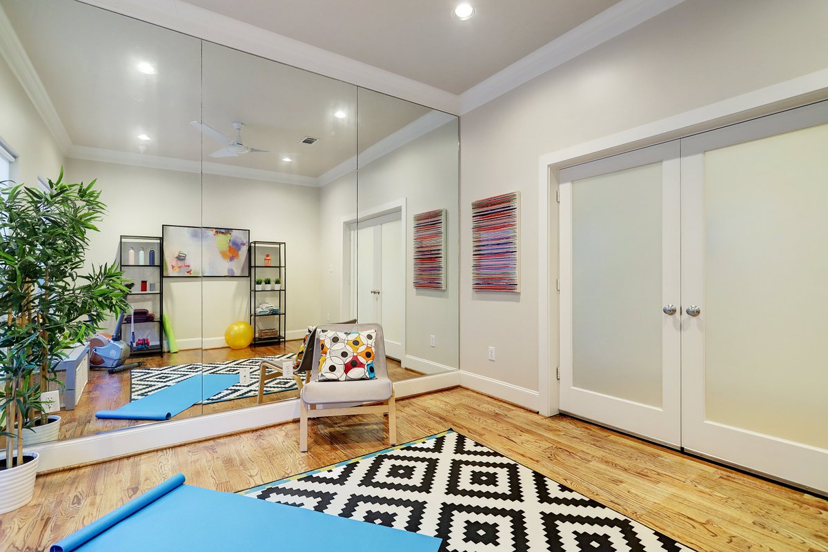 msrerealty's tweet photo. 𝐍𝐎𝐖 𝐏𝐄𝐍𝐃𝐈𝐍𝐆 𝐔𝐍𝐃𝐄𝐑 𝐂𝐎𝐍𝐓𝐑𝐀𝐂𝐓 📍 3301 Durhill Street, Houston, TX 77025 | MLS #18656952

Pool? Open-floor plan? Never flooded? YES, PLEASE!

Charmingly located on a spacious lot, this beautiful home has a lot to offer. Give us a call today at 832-224-3421. https://t.co/WmJVpJqaTU
