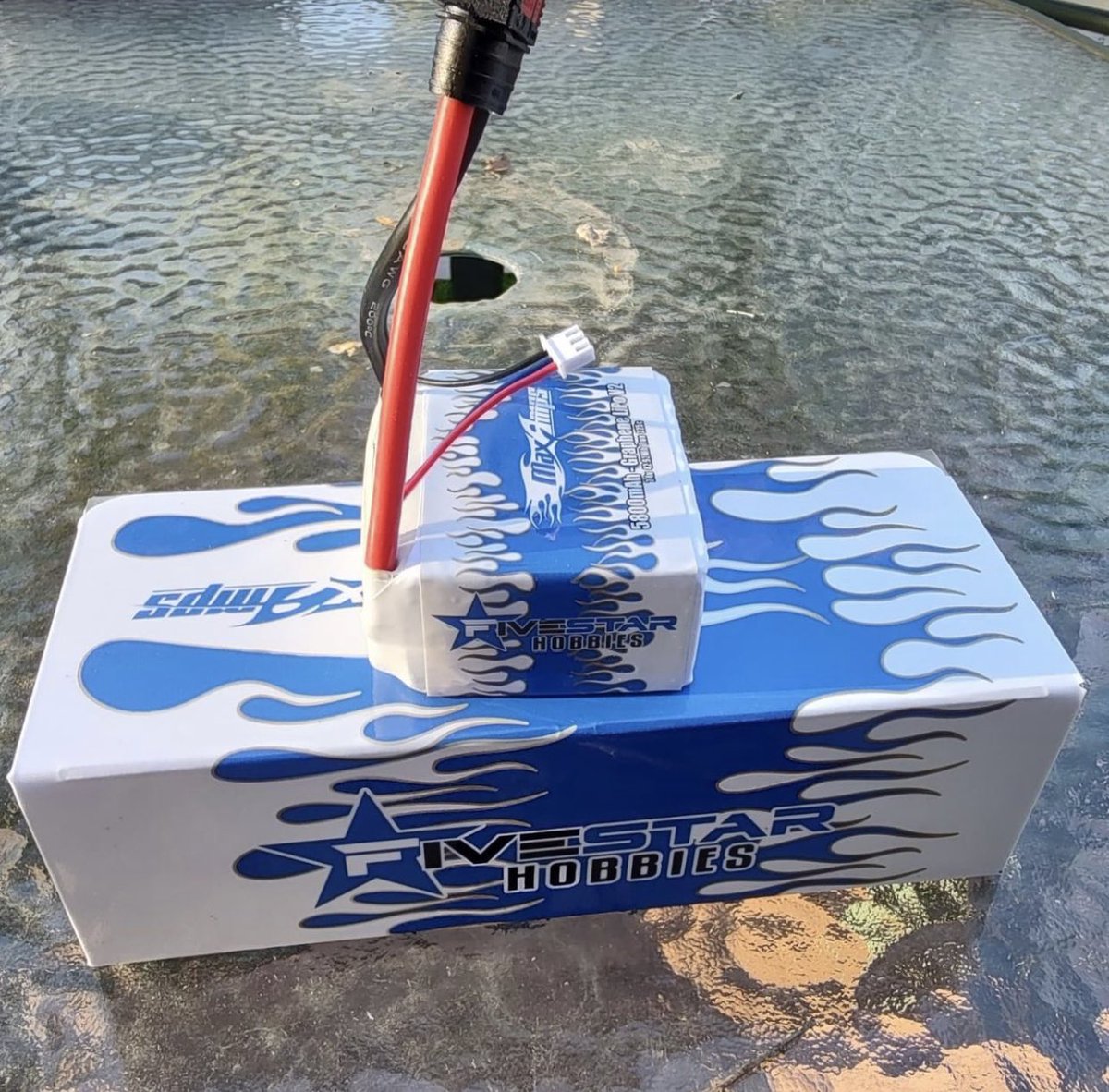 MaxAmps's tweet photo. Checkout this custom 5800 No Prep V2 Quad Core with a matching MaxBox. Love the color choices @bobsbodyshop74!⚡️
#maxamps #rccar #rcspeed #lipos #rc #rccars #maxampsbatteries #rcrace #brushless #rclife #rcoffroad #rchobby #rctrucks #rctruck #radiocontrol #rcdragracing #dragslash https://t.co/g2FfaeGgdY