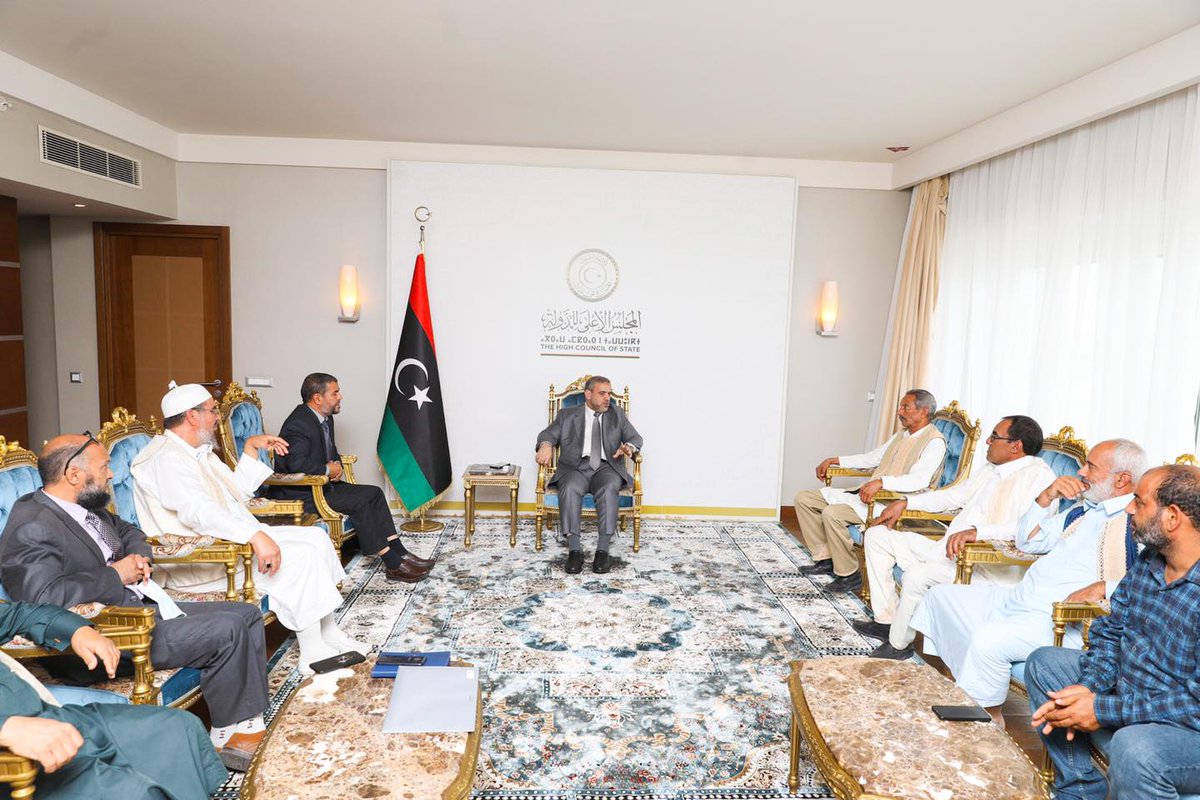 HCS_Libya's tweet photo. التقى رئيس المجلس الأعلى للدولة السيد "خالد المشري،" اليوم الاثنين، رئيسَ المجلس الأعلى لأعيان وحكماء ليبيا السيد "علي جبودة" وعدداً من أعضاء المجلس، في العاصمة طرابلس.

3/1 https://t.co/EOC28B7Dyo