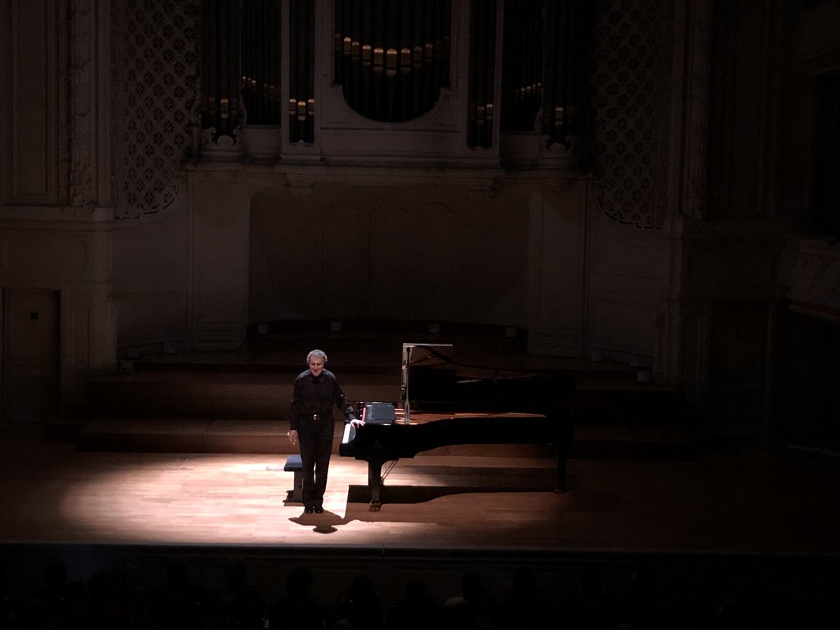 vtguillemin's tweet photo. Vesselin #Stanev ce soir à @Gaveauconcerts dans Schumann puis Brahms (la 3 puis 2 intermezzos en bis) https://t.co/fxj4wrhAXF