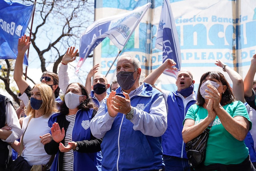 SergioOPalazzo's tweet photo. La Bancaria presente en la marcha por la “Producción, desarrollo y trabajo” convocada por la CGT. También conmemorando el 17 de octubre. https://t.co/NbosH2NTd8