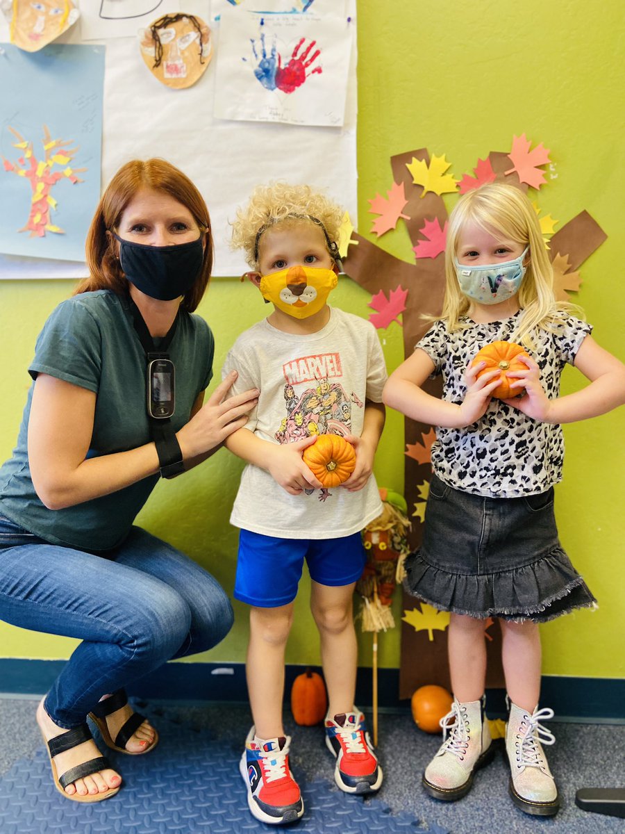 DesertVoicesAZ's tweet photo. We’re thrilled to announce Miss Abbey as a #touchdownforteachers grant recipient! SRP knows the importance of investing in our educators, and we are grateful! Congratulations, Miss Abbey! 
.
.
.
#touchdownsforteachers #desertvoices @srpconnect #supportingeducation #deafeducation https://t.co/OYf2aKQFak