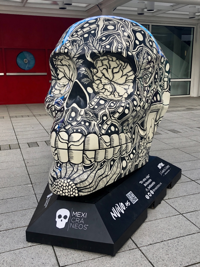 mkg_art's tweet photo. Go check out #DiscoveryGreen's new art installation Celebración de Vida by #MEXICRÁNEOS on view through November 7th!
#muralmonday #mkgart #mkgartmanagement #publicart #streetart #houstonmurals #houstonmuralmap #houstonart #avenidahouston #diadelosmuertos #dayofthedead https://t.co/R7x0mZRIou
