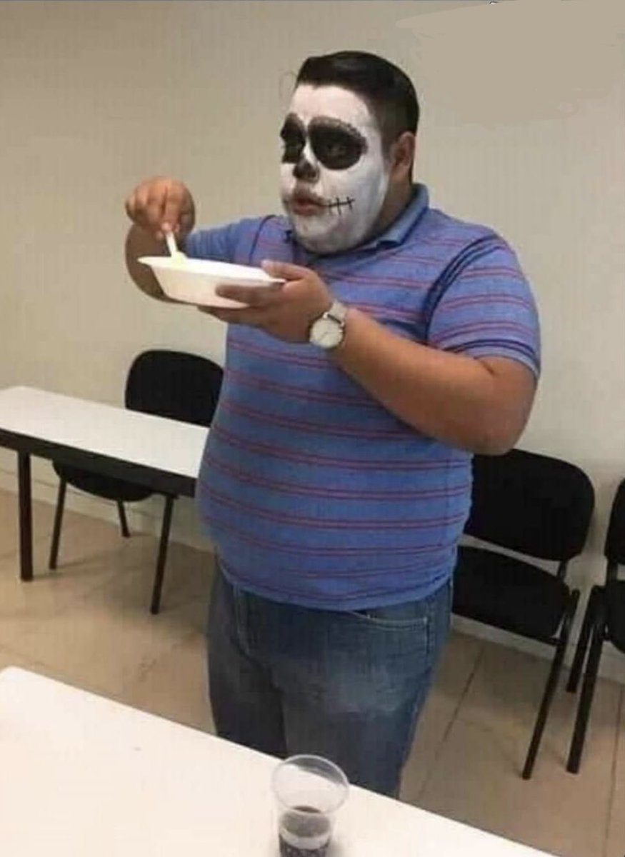 jvckazz's tweet photo. Yo el 31 disfrazado de Muerto de Hambre https://t.co/R17GY0Y45N
