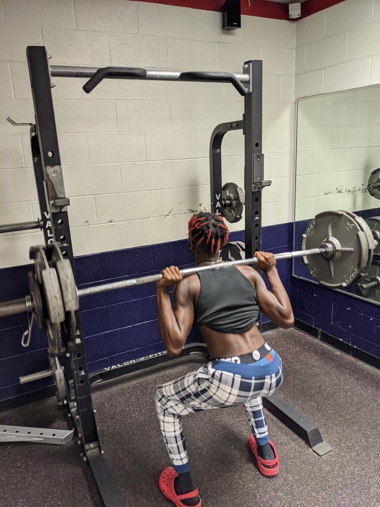 Coach3johnson's tweet photo. #squatober was in full effect today in @grassfield_hs advanced pe classes! #workout #fitess https://t.co/YMCguluYJK