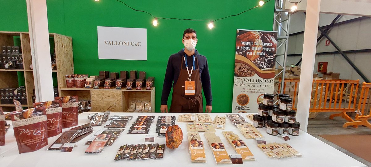 ProEcuador_'s tweet image. El stand @ProEcuador_, a través del apoyo de @iila_org, cuenta con la presencia de 3 empresas ecuatorianas de chocolate: @PacariChocolate, @ConexionChoc y #Valloni. Asimismo, participando con stand propio, promocionan sus productos las asociaciones @unocace y Santa Lucía Corotu.