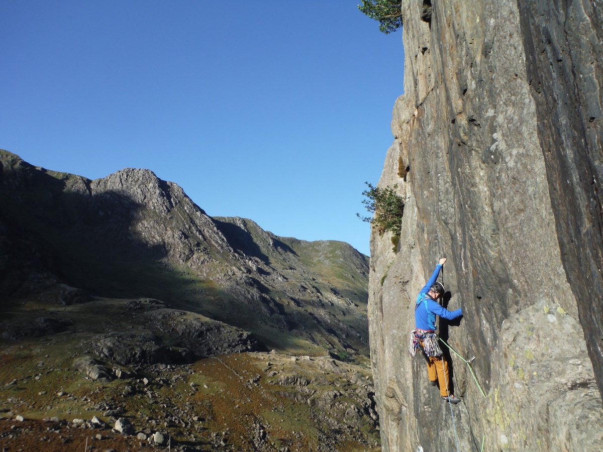 acumpstey's tweet photo. Awesome mini-adventure to #NorthWales ticking off #classic #climbs at #Tremadog &amp; the #pass - #Autumn #cragging really doesn’t get much better does it?

#christmascurry #brant #phatomrib #mci #mountaineering #climbing #instructor #consolidation #snowdonia #llanberis #rockclimbing https://t.co/NIvJ0aLPjH
