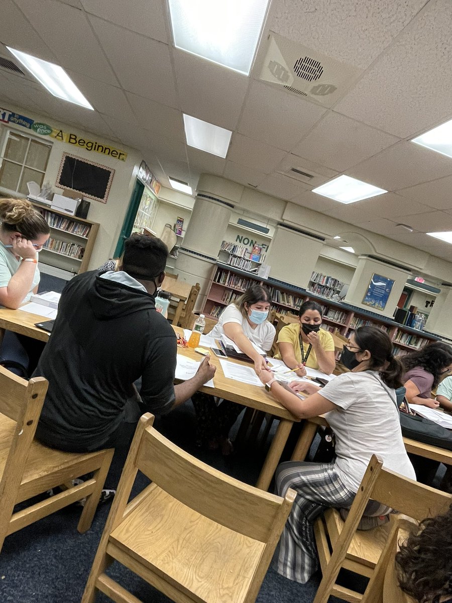 sfoster_es's tweet photo. Our SFE 101s reflecting on the 1st quarter and begin preparing for the 2nd! #GoodtoGreat #Strivefor65 #OntheRoadtoAwesome https://t.co/xKLz6yhbBz