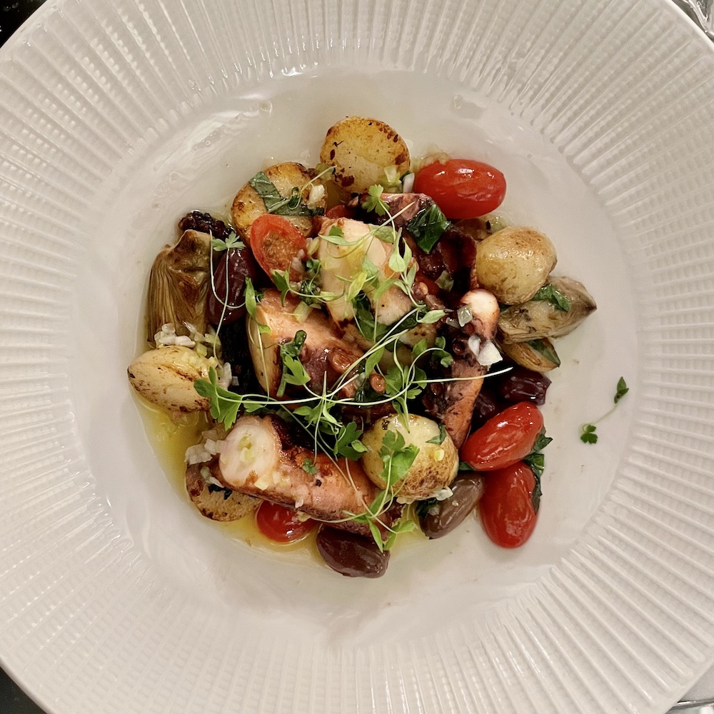 VadaMagazine's tweet photo. Read our review of Piazza Italiana, the latest restaurant to join the City of London - https://t.co/ccotuAaWQs #restaurantreview #Londoneating #Italianrestaurant https://t.co/lWHl4JzrsM