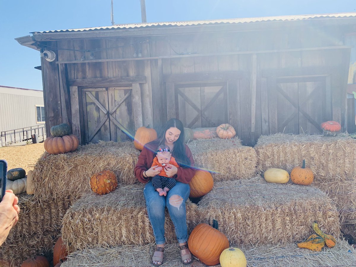 Naia’s first spooky season 🎃👻🧡