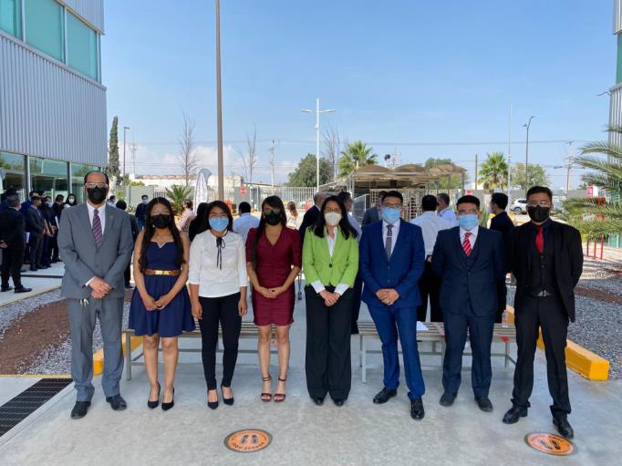 UTSanLuisPotosi's tweet photo. #NoticiasUT | El 12 de octubre de 2021 se realizó la Ceremonia de Graduación de la Quinta Generación de Aprendices del Sistema Dual Bosch-UTSLP en la Planta de la empresa.
#UTSLP #LaUniversidadPráctica #dondeaprendemoshaciendo https://t.co/e6wjn2qPTC