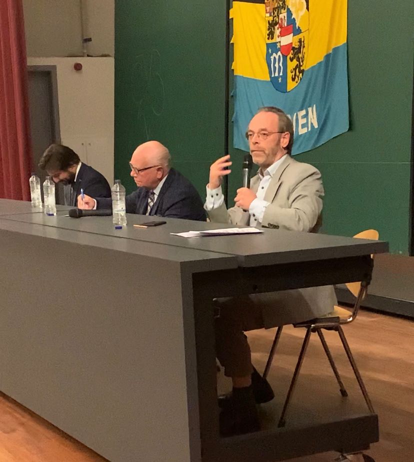 nvakamer's tweet photo. '@GLBouchez, ik lees een tweet van u en ik weet dat de regering het omgekeerde zal doen. Dat is de pijnlijke realiteit waarin u verwrongen wordt', @PeterDeRoover1 over #staatsstructuur #KVHVdebat https://t.co/SxYUmAZu1L