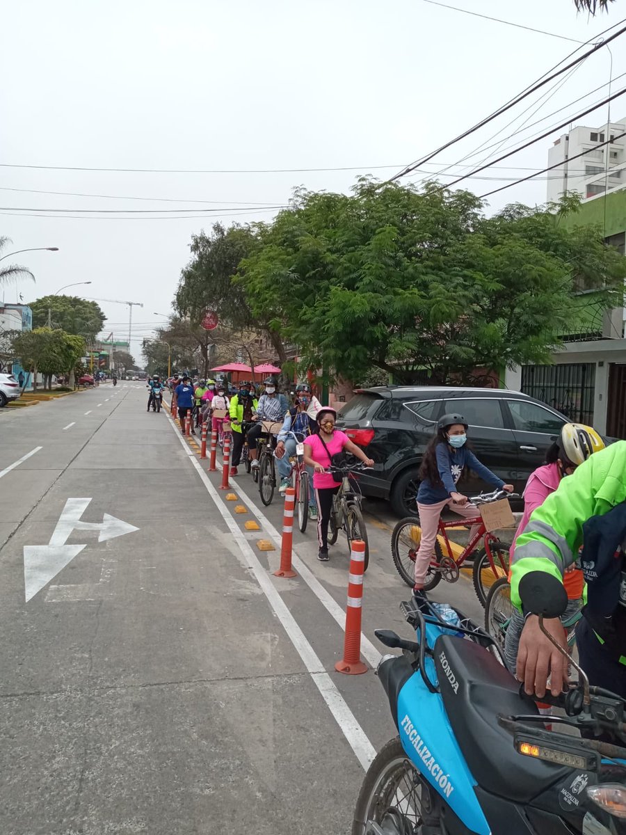 Que bonito sería poder ver nuestras ciclovías asi‼️llena de niñas y mujeres movilizándose sin miedos 🚴🏾‍♀️🚴🏾‍♀️