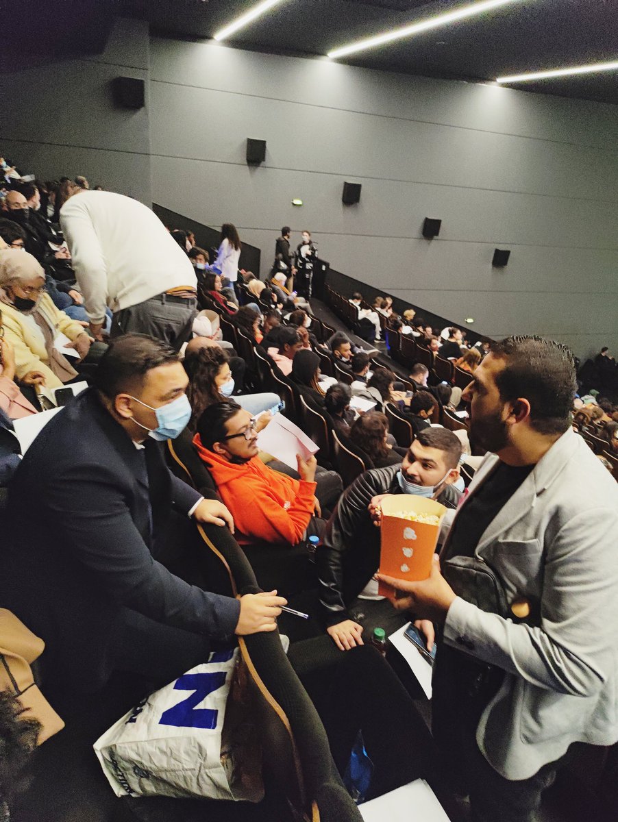KarroumiSo's tweet photo. 🎬 GENERATION COURT
🎥 Retour sur l’ouverture du festival Génération Court : un public au top, des courts-métrages de qualité et beaucoup d’émotions !
👏🏻 Bravo à tou(te)s les lauréat(e)s et aux participant(e)s.
#GenerationCourt 🎬🎥
#OMJA
1/4 https://t.co/SthfIjosbV