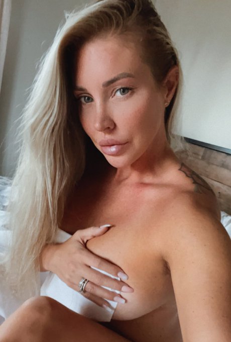 I'm feeling extra pretty this morning.. I'm chatting live right now with fans on my VIP #OnlyFans https://t<a href="/tag/onlyfans"class="tags"><span>#onlyfans</span></a>