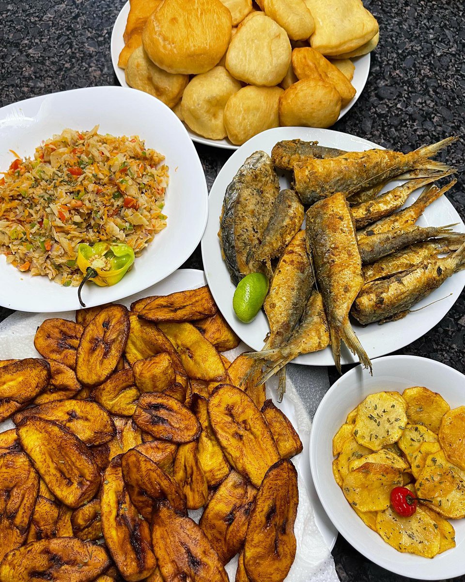 Melo_AS's tweet photo. Incredible Caribbean Breakfast/ Lunch/ Dinner 🤤
#Saltfish #Buljol
#Fried #Bake
#FryDry and #KingFish
#Plantains and #Chips as we call it
#NoFilter https://t.co/tRXqPcVlwZ
