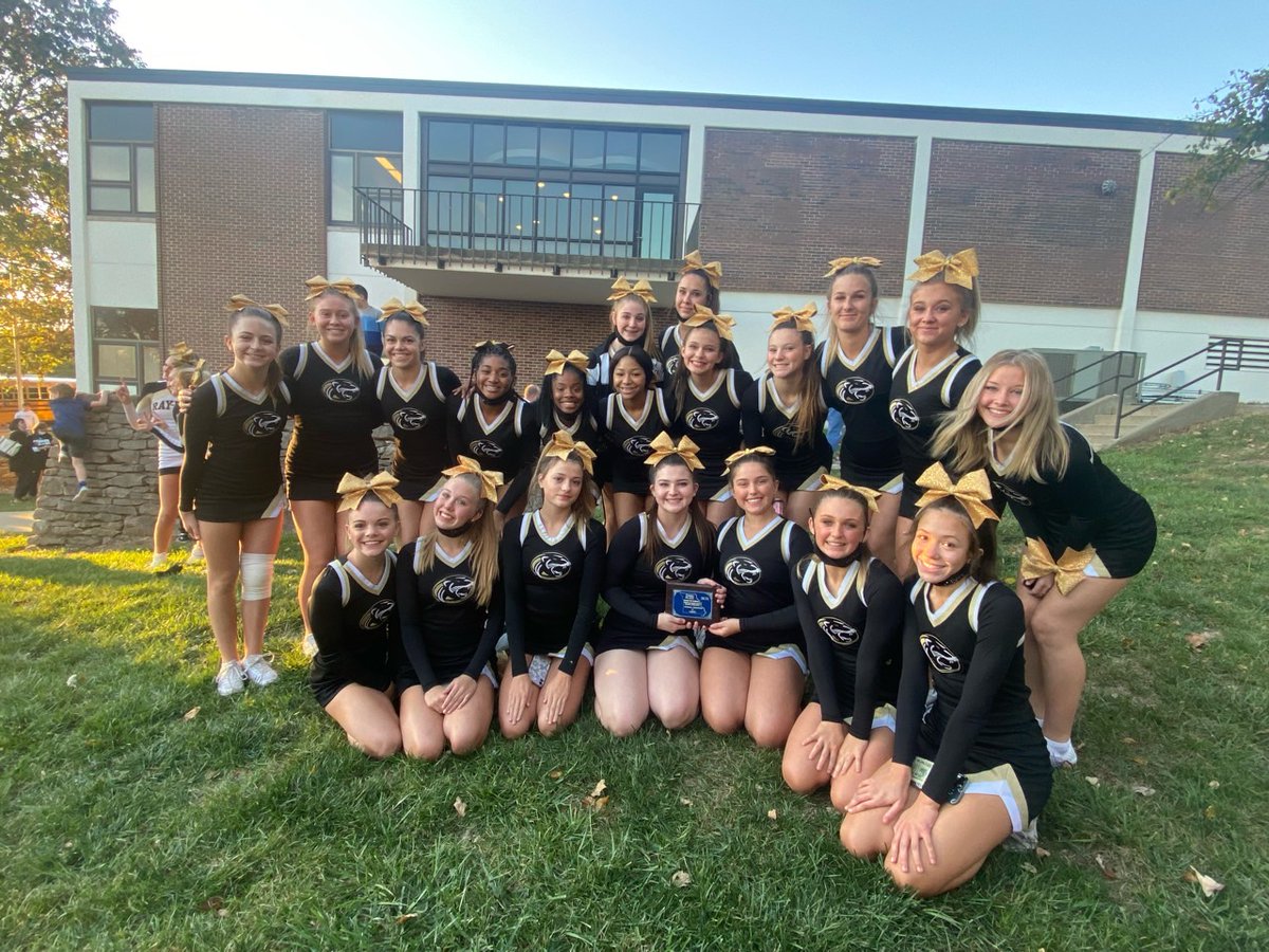 raypecschools's tweet photo. Congratulations to the Ray-Pec High School cheer squads! Varsity placed 1st &amp; junior varsity placed 3rd at regionals! Both squads are heading to state competition on Dec. 11-12! #raypec 
@raypecnow
 
@raypecad https://t.co/12UNNeumtT